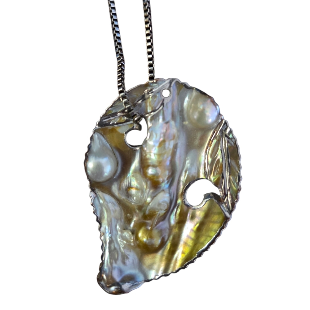Large pearl shell pendant with 925 sterling silver box chain, 17.5". EUC.